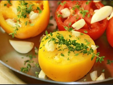 Pečená barevná rajčata