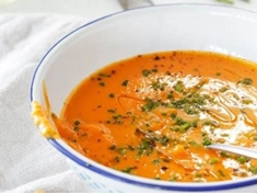 Jemně pikantní mrkvová polévka.

