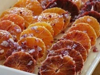 Salát z červených pomerančů