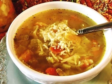 Zimní zeleninová polévka s nudlemi