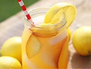 Snadná broskvová limonáda