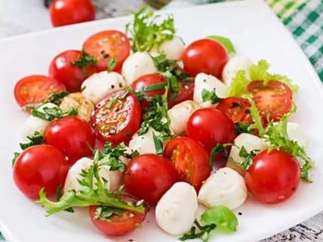 Salát s cherry rajčaty