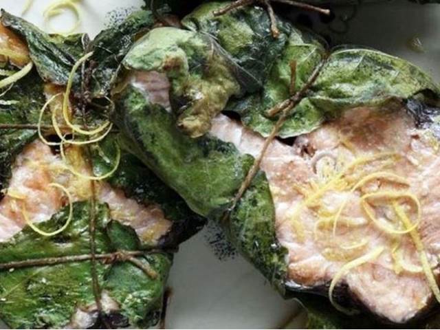 Rybí filé pečené v listech mangoldu