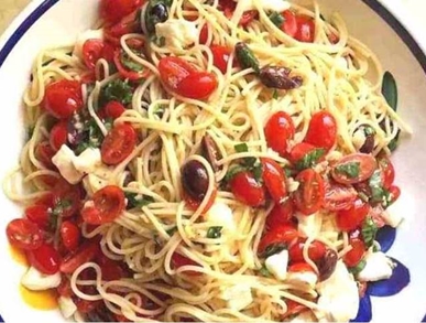 Celozrnné špagety s cherry rajčaty