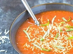 Italská krémová polévka z drcených rajčat se strouhaným sýrem a bazalkou. Rychlá,jednoduchá příprava-skvělá chuť.
