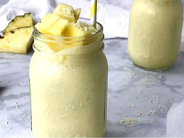 Kokosové smoothie s ananasem                   