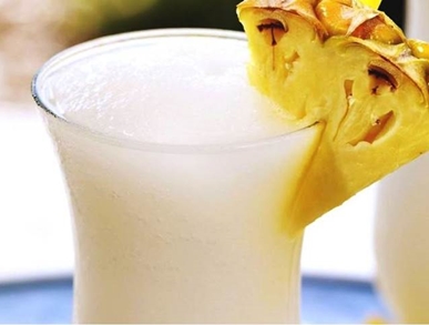    Kokosový nápoj s ananasem                          