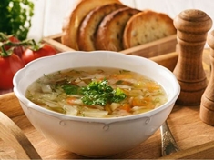 Uzená polévka je tradiční české jídlo, které je oblíbené pro svou bohatou chuť a výživovou hodnotu. Tato polévka je ideální pro chladné dny, kdy potřebujete něco teplého a výživného.
