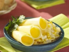 
	Recept na rychlý zdravý salát ze sýra, ananasu a kukuřice.
