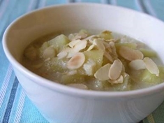 
	Recept na netradičně připravenou bramborovou polévku.
