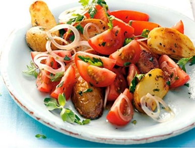 Pečené brambory s rajčaty