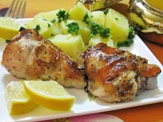 
	Jemné kuřecí maso pečené s kousky citrónu.
