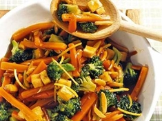 
	Zdravá brokolice připravená s mrkví milovníkům zeleniny opravdu zachutná.
