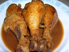
	Pečená kuřecí stehna s tymiánem a rozmarýnem.
