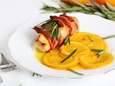 
	Krůtí maso je výborné i v kombinaci se sladkým ovocem - jako v tomto receptu na krůtu na pomerančích.
