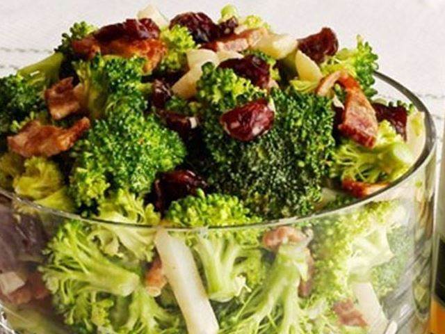 Salát z brokolice