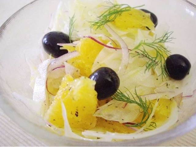 Fenyklový salát s citrusy