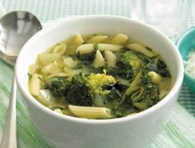 Brokolicová polévka s těstovinou