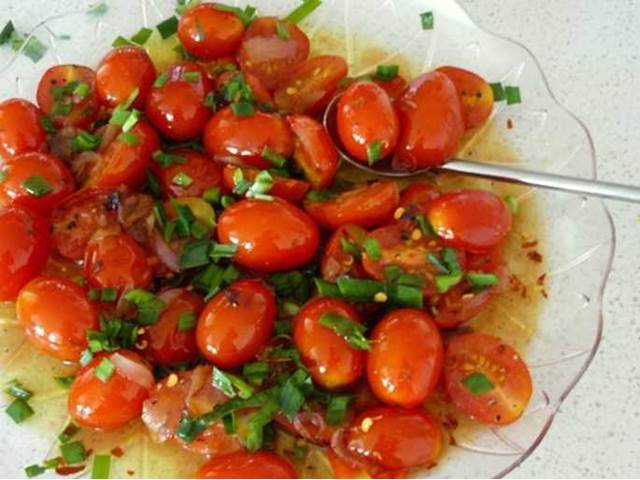 Salát z cherry rajčat