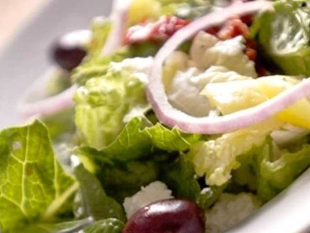 Salát z římského salátu
